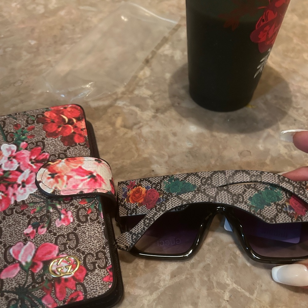 Gorgeous GG FLORAL PHONE CASE with MATCHING SUNGLASSES NEW